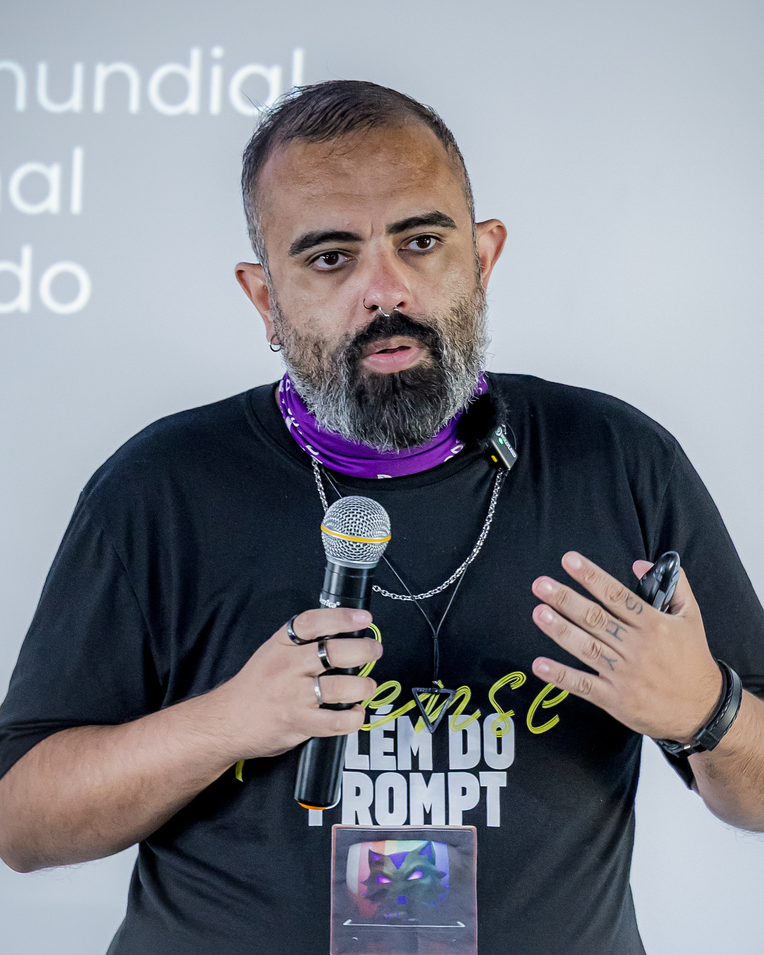 Chris Paes — Execução